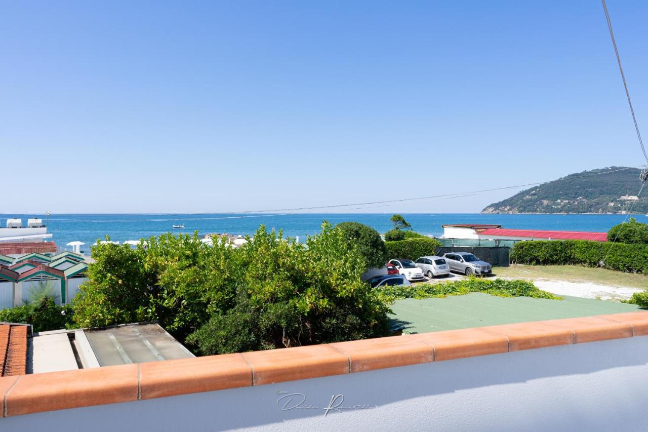 Casa Vacanze Vistamare Marinella di Sarzana Exterior foto